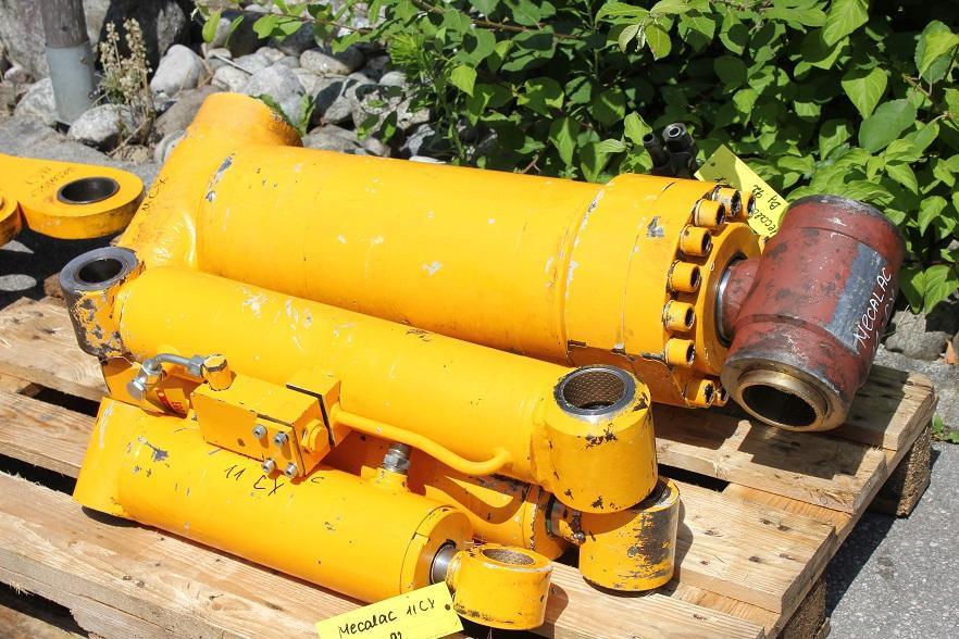 Mecalac 11CX - Hidraulikus henger - Építőipari gépek: 2 kép. Mecalac 11CX - Hidraulikus henger - Építőipari gépek: 2 kép.