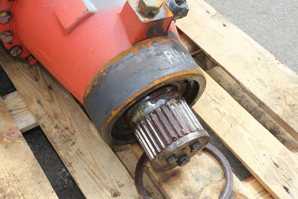 O&K RH 12 - Fordító motor - Lánctalpas kotró: 3 kép. O&K RH 12 - Fordító motor - Lánctalpas kotró: 3 kép.