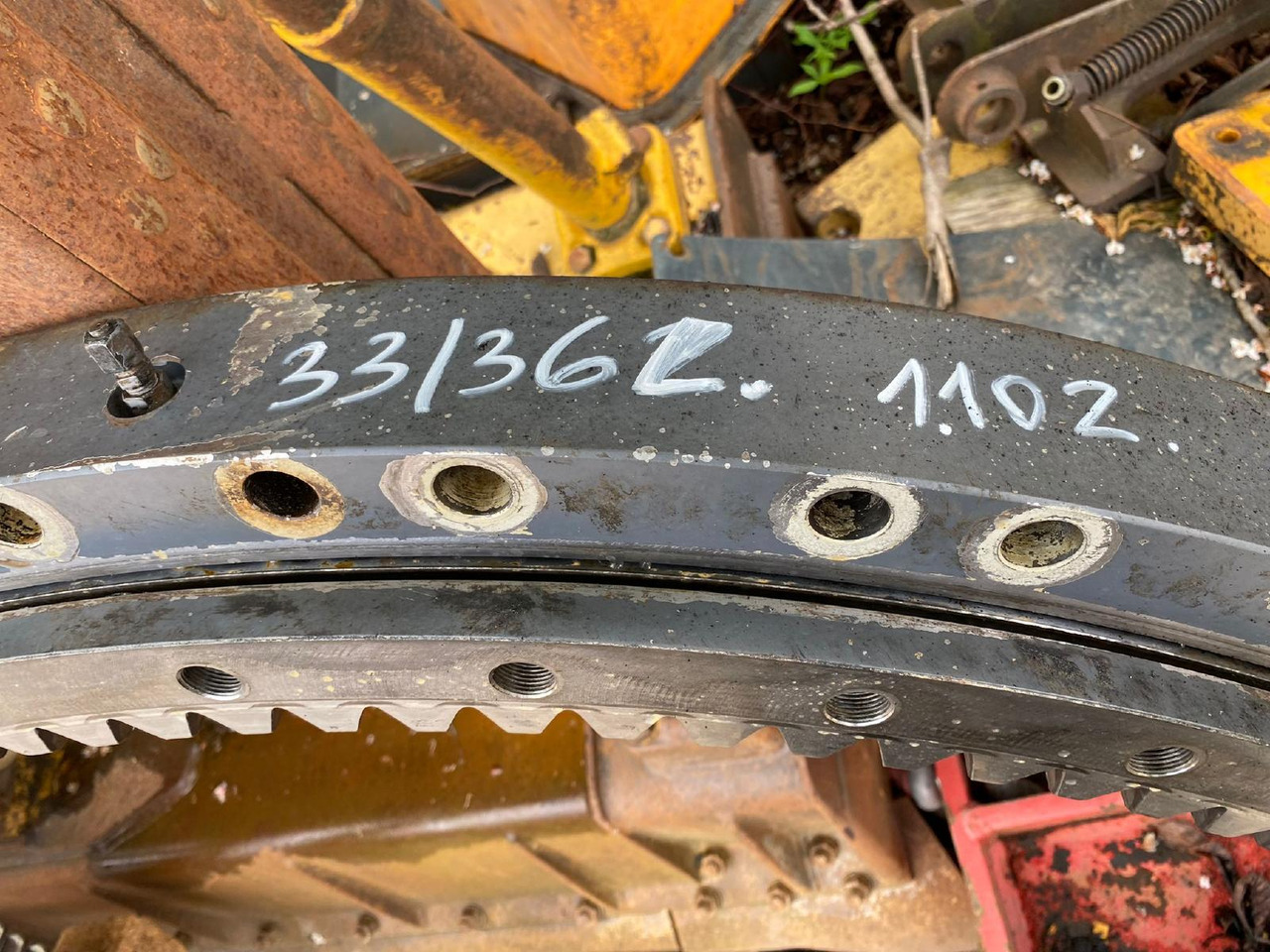 Terex TC 240 LC - Elforduló gyűrű - Építőipari gépek: 3 kép. Terex TC 240 LC - Elforduló gyűrű - Építőipari gépek: 3 kép.