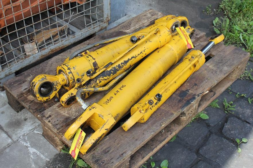 Volvo LM 846 - Hidraulikus henger - Építőipari gépek: 3 kép. Volvo LM 846 - Hidraulikus henger - Építőipari gépek: 3 kép.