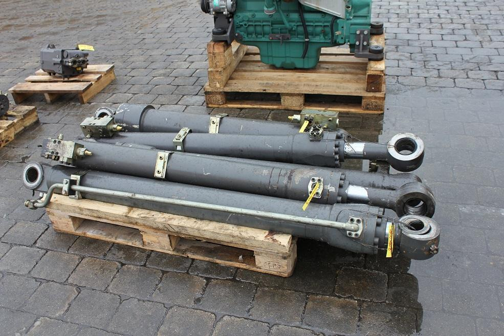 Volvo W 160 B - Hidraulikus henger - Építőipari gépek: 1 kép. Volvo W 160 B - Hidraulikus henger - Építőipari gépek: 1 kép.