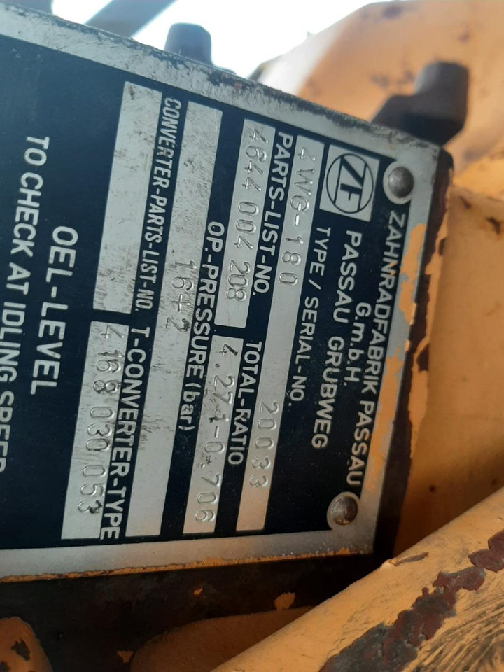 ZF 4 WG 180 aus Case 621 - Sebességváltó - Építőipari gépek: 2 kép. ZF 4 WG 180 aus Case 621 - Sebességváltó - Építőipari gépek: 2 kép.