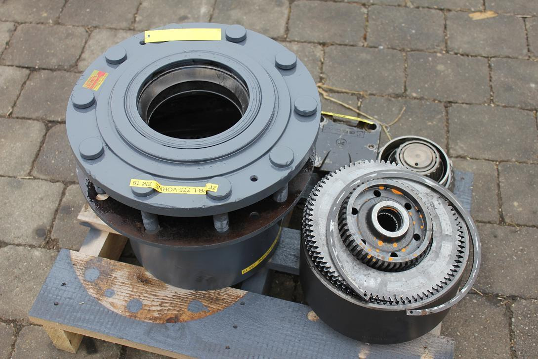 ZF APB-L 775 - Tengely és alkatrészek - Építőipari gépek: 1 kép. ZF APB-L 775 - Tengely és alkatrészek - Építőipari gépek: 1 kép.