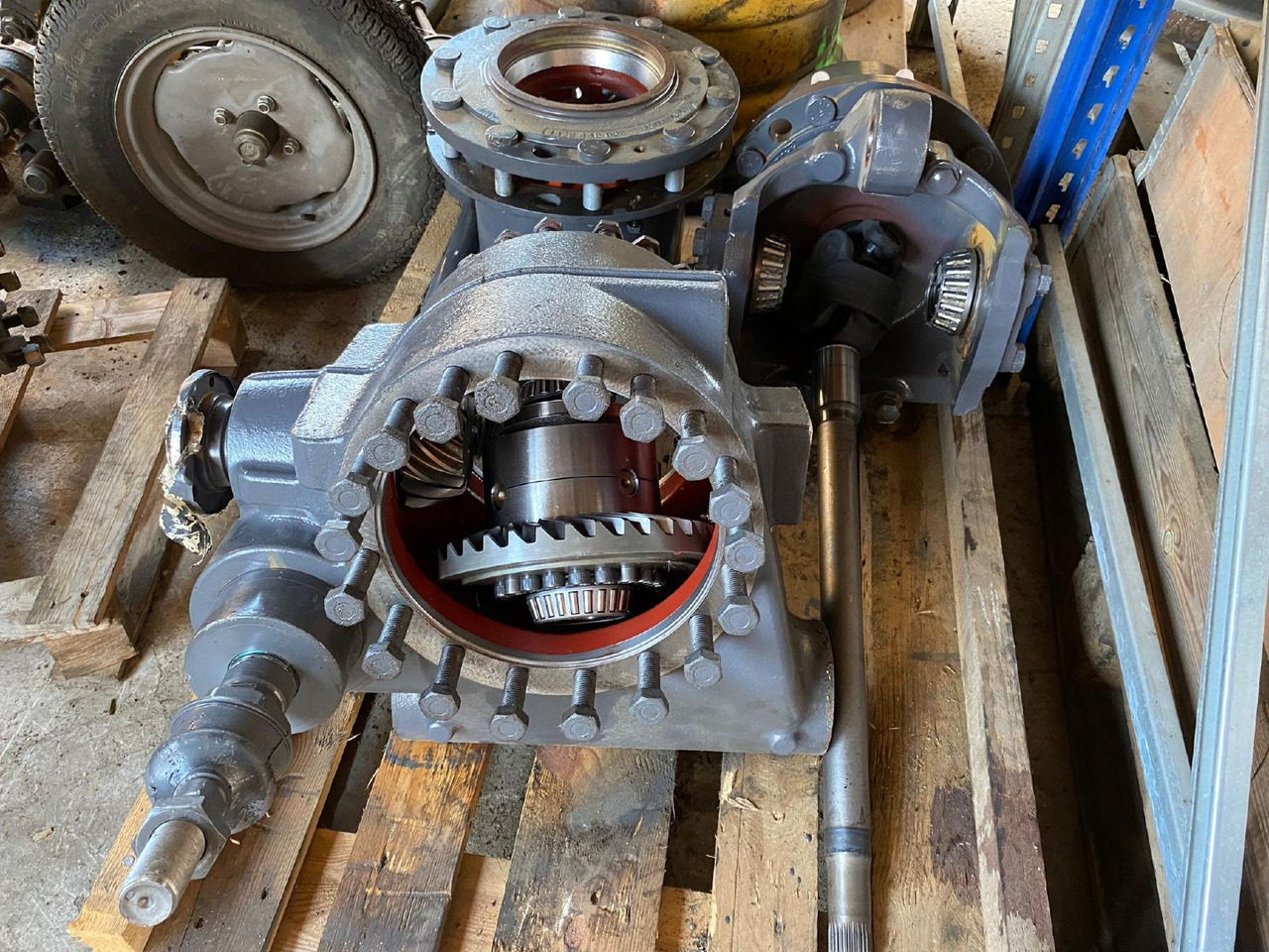 ZF MS E 3070 II - Tengely és alkatrészek - Építőipari gépek: 5 kép. ZF MS E 3070 II - Tengely és alkatrészek - Építőipari gépek: 5 kép.