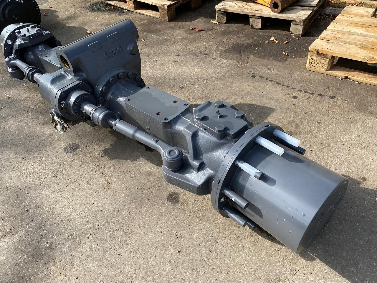 ZF MS E3070 - Tengely és alkatrészek - Építőipari gépek: 2 kép. ZF MS E3070 - Tengely és alkatrészek - Építőipari gépek: 2 kép.