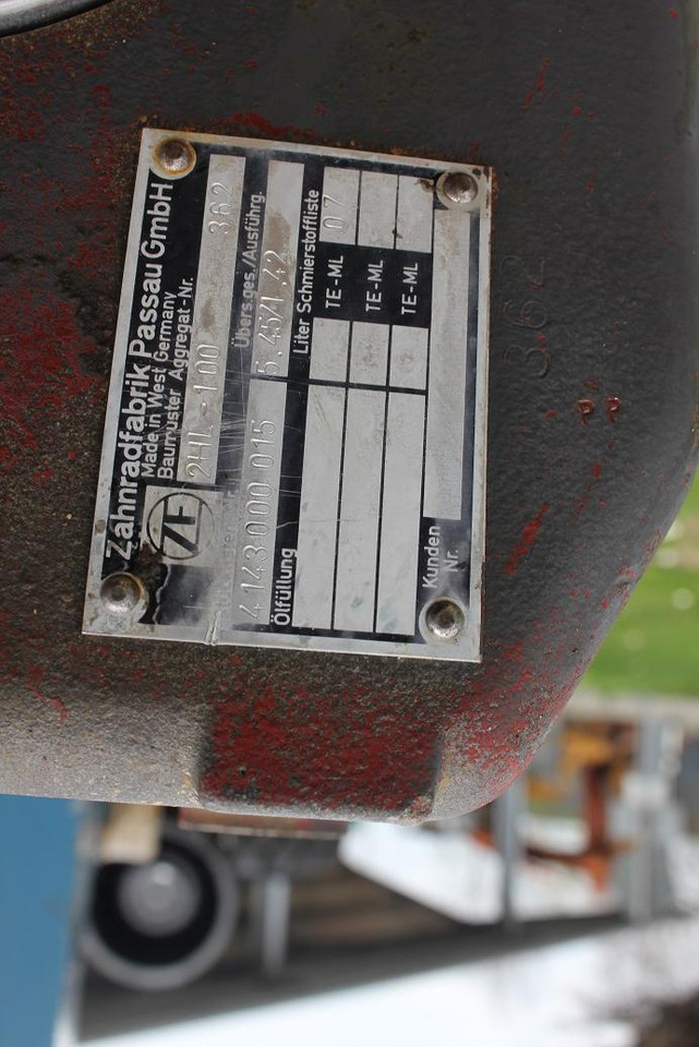 Zeppelin ZF 2HL100 aus ZM 19 - Erőátvitel - Építőipari gépek: 3 kép. Zeppelin ZF 2HL100 aus ZM 19 - Erőátvitel - Építőipari gépek: 3 kép.