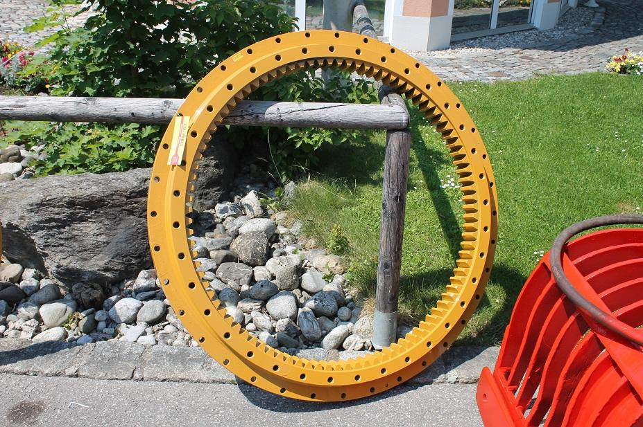 Zeppelin ZM 15 - Elforduló gyűrű - Építőipari gépek: 5 kép. Zeppelin ZM 15 - Elforduló gyűrű - Építőipari gépek: 5 kép.