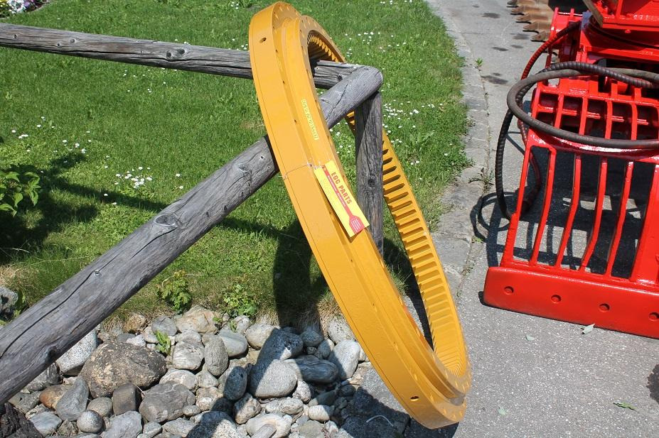 Zeppelin ZM 15 - Elforduló gyűrű - Építőipari gépek: 3 kép. Zeppelin ZM 15 - Elforduló gyűrű - Építőipari gépek: 3 kép.