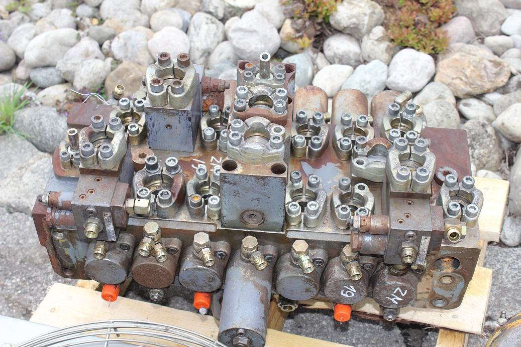 Zeppelin ZM 19 - Hidraulikus szelep - Építőipari gépek: 1 kép. Zeppelin ZM 19 - Hidraulikus szelep - Építőipari gépek: 1 kép.