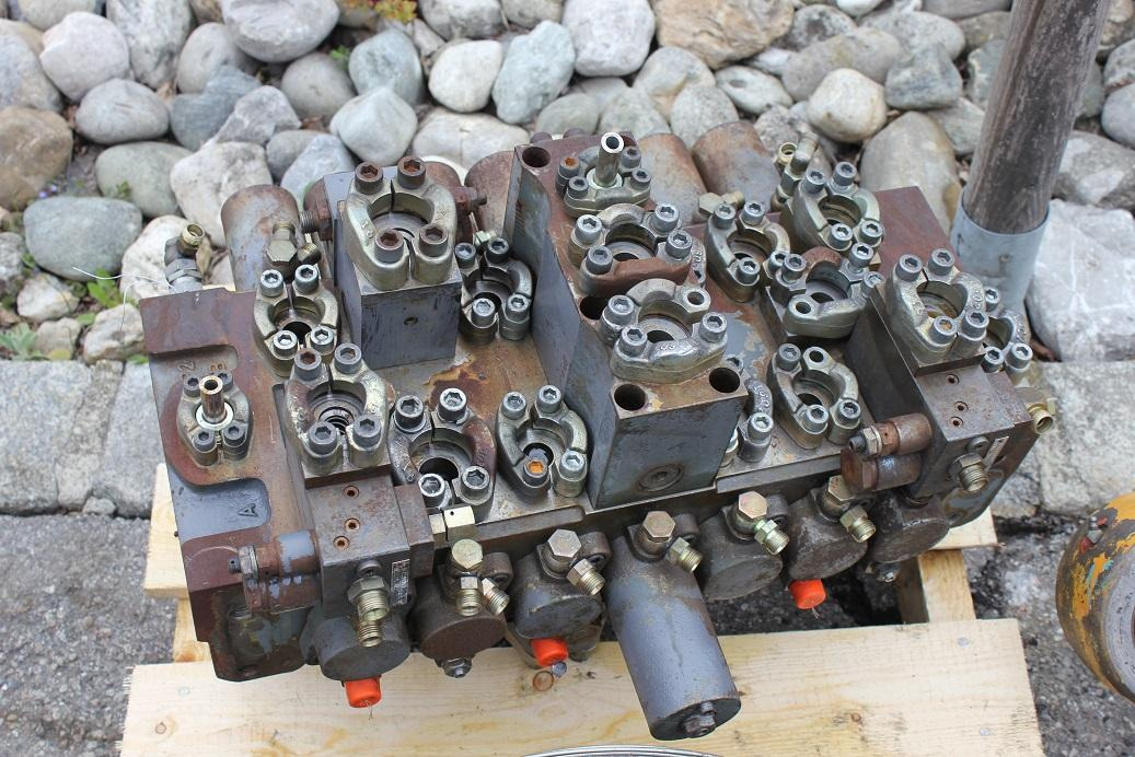 Zeppelin ZM 19 - Hidraulikus szelep - Építőipari gépek: 2 kép. Zeppelin ZM 19 - Hidraulikus szelep - Építőipari gépek: 2 kép.