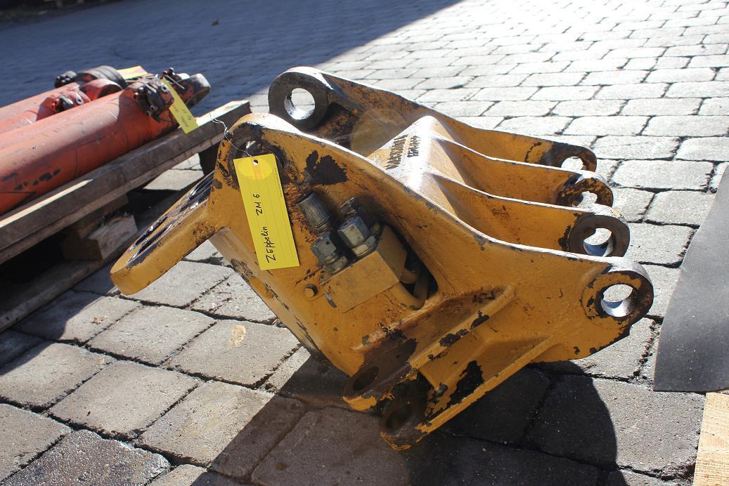 Zeppelin ZM 6 - Karosszéria és külső - Kotrógép: 4 kép. Zeppelin ZM 6 - Karosszéria és külső - Kotrógép: 4 kép.