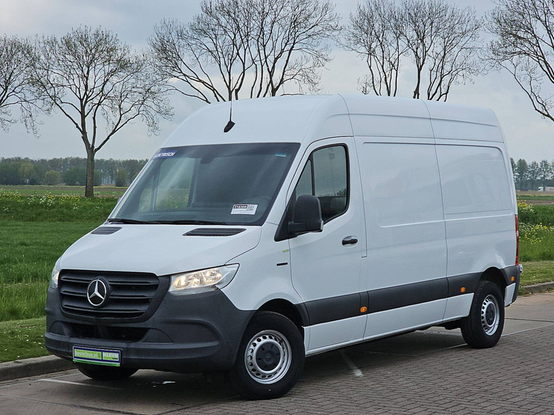 Mercedes-Benz eSprinter L2H2 41KwH Elektrisc - Furgon, Elektromos kisteherautó: 2 kép. Mercedes-Benz eSprinter L2H2 41KwH Elektrisc - Furgon, Elektromos kisteherautó: 2 kép.