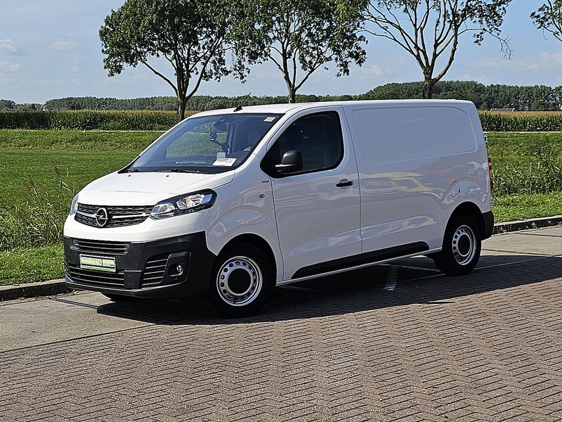 Opel Vivaro 2.0 L2 Navi Airco Euro6! - Kis furgon: 2 kép. Opel Vivaro 2.0 L2 Navi Airco Euro6! - Kis furgon: 2 kép.