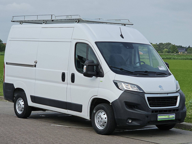 Peugeot Boxer 2.2 L2H2 Imperiaal Navi - Furgon: 4 kép. Peugeot Boxer 2.2 L2H2 Imperiaal Navi - Furgon: 4 kép.