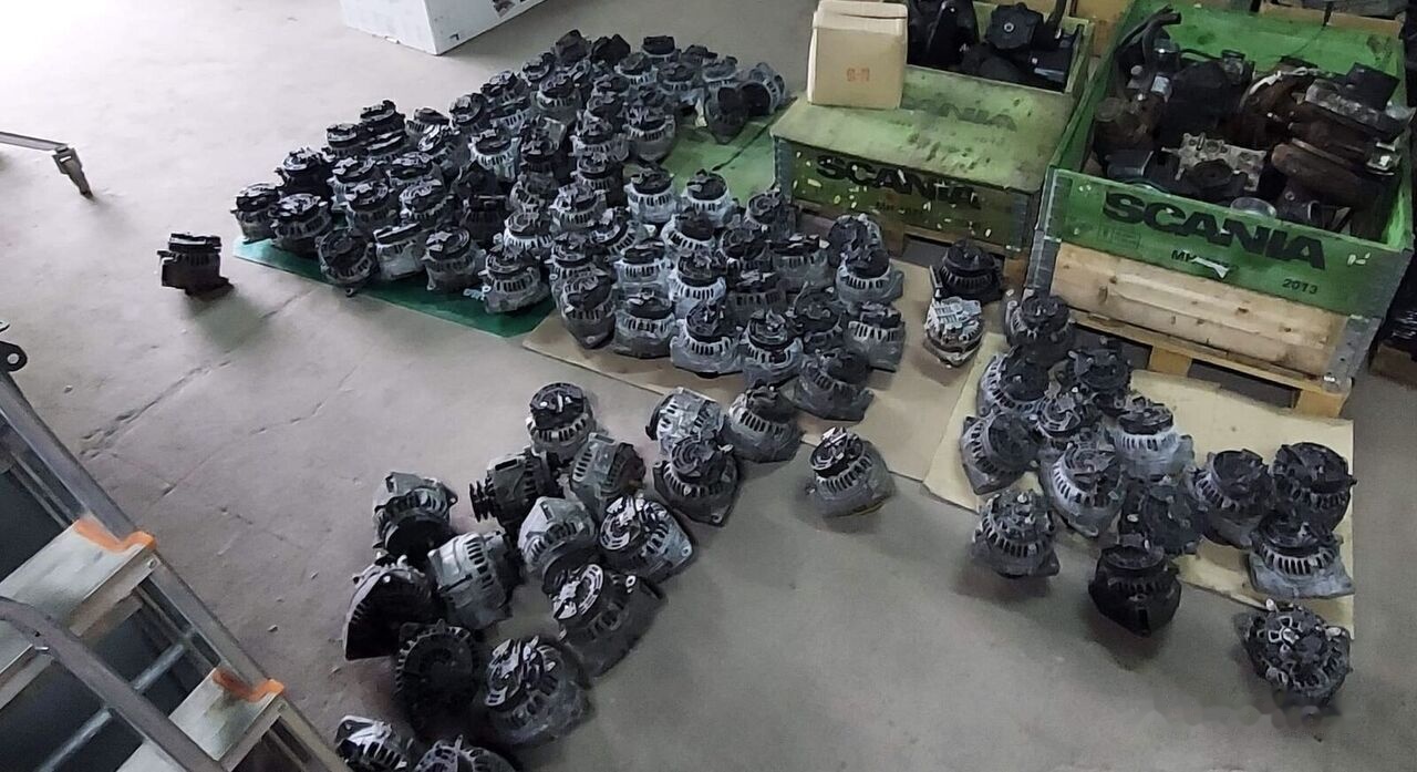 Bosch , 110A , 28V DAF CF75, XF 95 - Generátor - Teherautó: 1 kép. Bosch , 110A , 28V DAF CF75, XF 95 - Generátor - Teherautó: 1 kép.