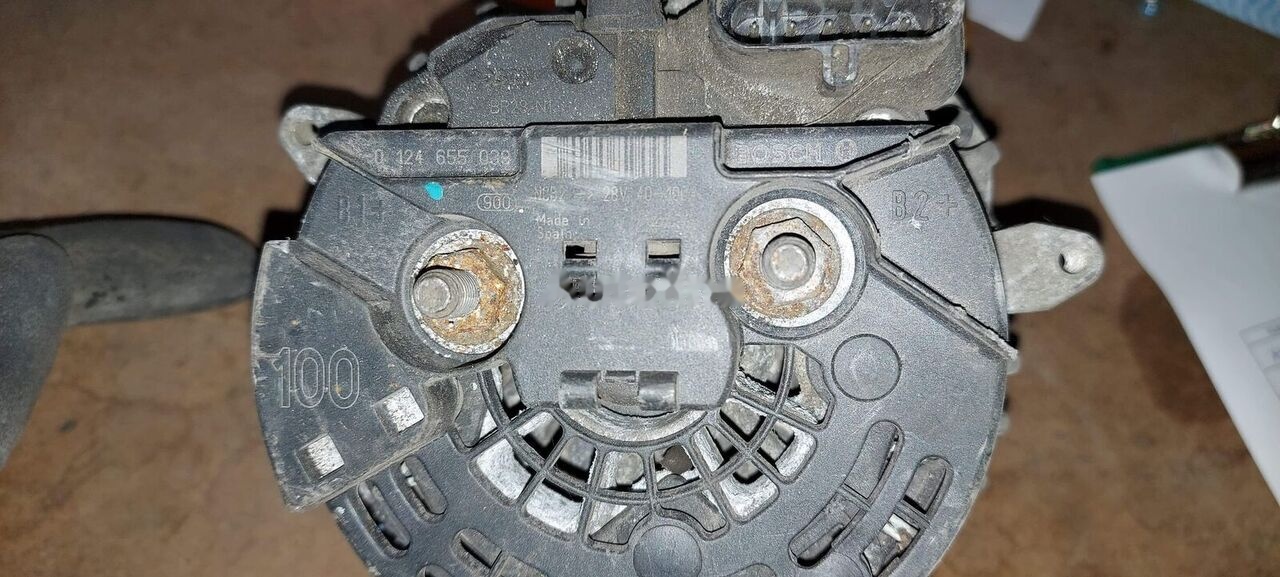 Bosch , 110A , 28V DAF CF75, XF 95 - Generátor - Teherautó: 2 kép. Bosch , 110A , 28V DAF CF75, XF 95 - Generátor - Teherautó: 2 kép.