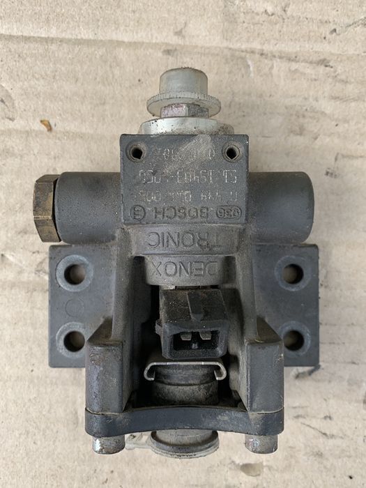 Bosch Moduł, zawór dozujący, wtrysk mocznika adblue 0444011006 - Kipufogórendszer - Teherautó: 1 kép. Bosch Moduł, zawór dozujący, wtrysk mocznika adblue 0444011006 - Kipufogórendszer - Teherautó: 1 kép.