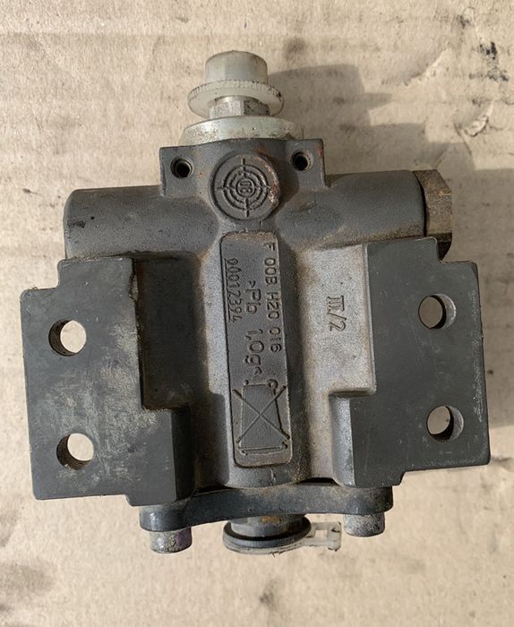 Bosch Moduł, zawór dozujący, wtrysk mocznika adblue 0444011006 - Kipufogórendszer - Teherautó: 4 kép. Bosch Moduł, zawór dozujący, wtrysk mocznika adblue 0444011006 - Kipufogórendszer - Teherautó: 4 kép.