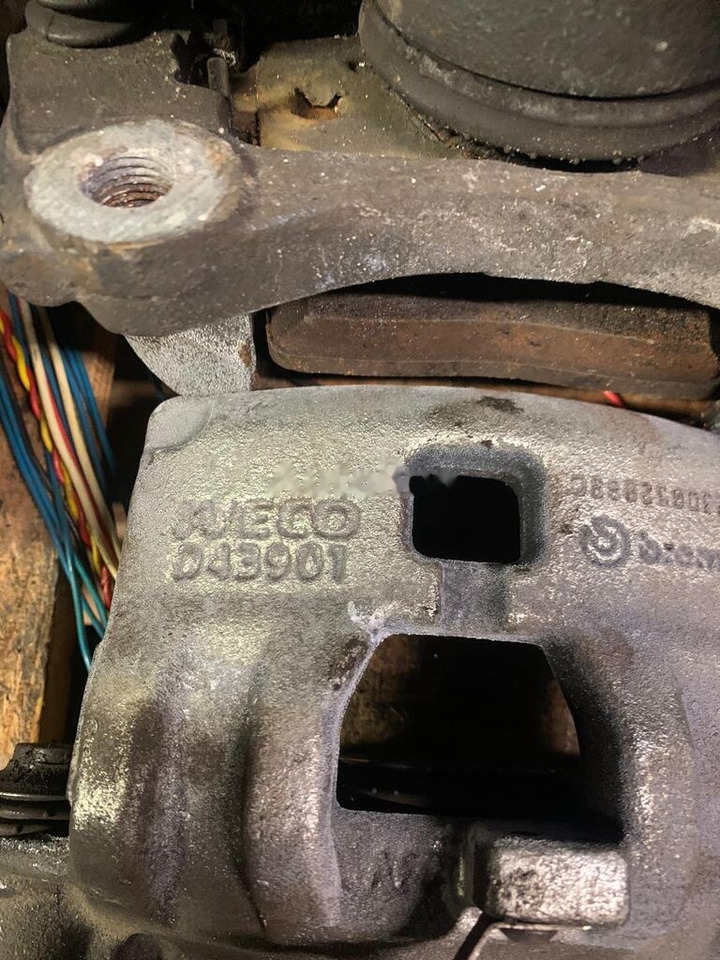 Brembo elektryczne D43901 Iveco Daily prawy, lewy, tył 2019- D43901 - Féknyereg - Teherautó: 2 kép. Brembo elektryczne D43901 Iveco Daily prawy, lewy, tył 2019- D43901 - Féknyereg - Teherautó: 2 kép.