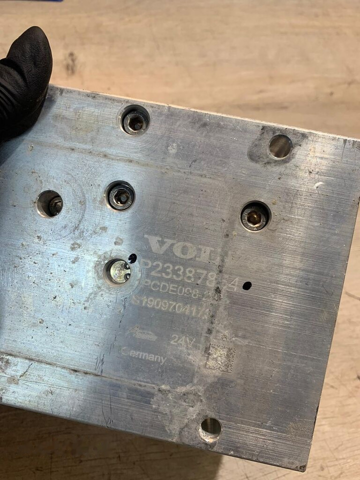 Euro 6 Volvo 23387854 do regeneracji 24V 23387854 - Kipufogórendszer - Teherautó: 2 kép. Euro 6 Volvo 23387854 do regeneracji 24V 23387854 - Kipufogórendszer - Teherautó: 2 kép.