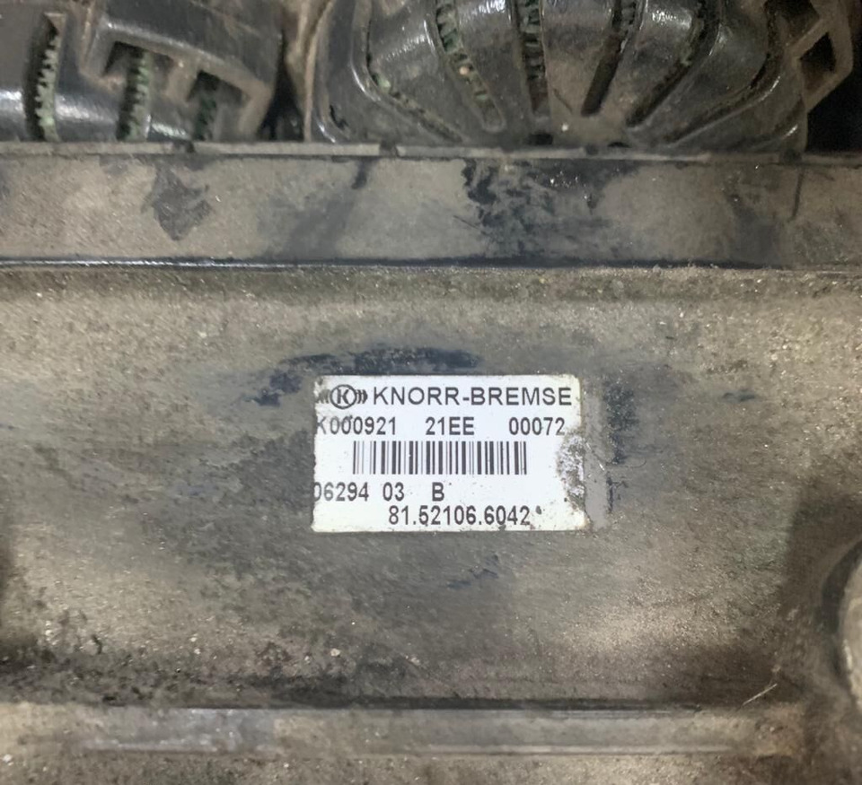 Knorr-Bremse Dwukanałowy 81.52106.6042 MAN TGA TGX TGS truck - Fékszelep - Teherautó: 3 kép. Knorr-Bremse Dwukanałowy 81.52106.6042 MAN TGA TGX TGS truck - Fékszelep - Teherautó: 3 kép.