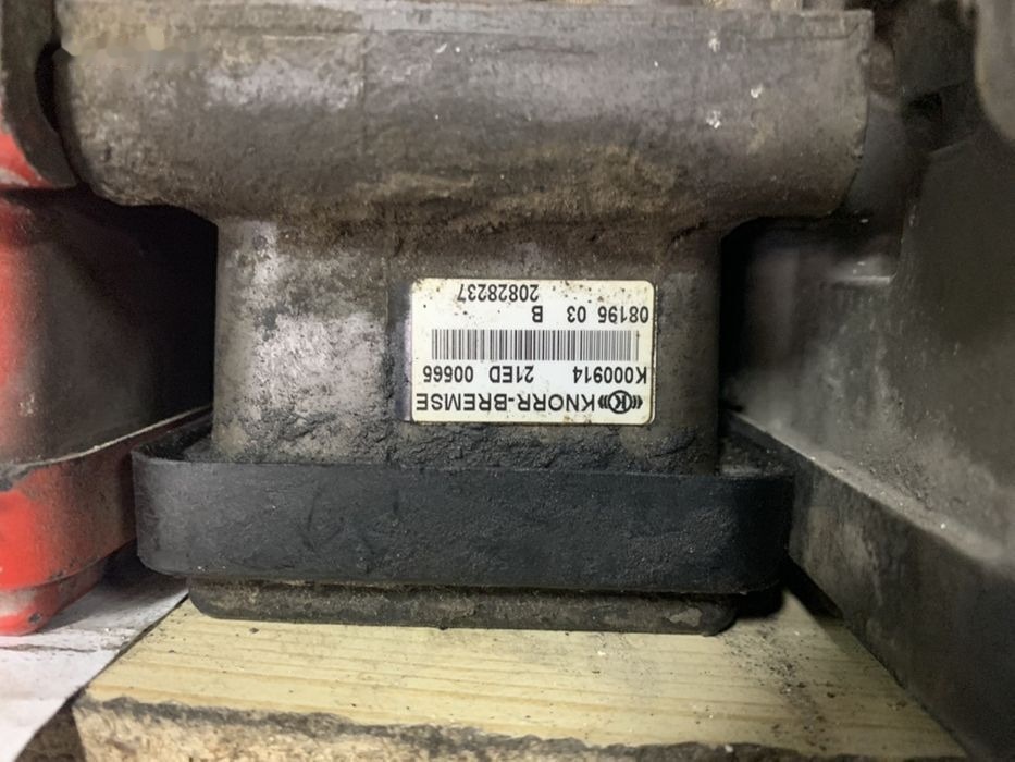 Knorr-Bremse Przód K000085 K000913 Scania Volvo RENAULT MAN K000913 K000085 K000914 - Fékszelep - Teherautó: 2 kép. Knorr-Bremse Przód K000085 K000913 Scania Volvo RENAULT MAN K000913 K000085 K000914 - Fékszelep - Teherautó: 2 kép.