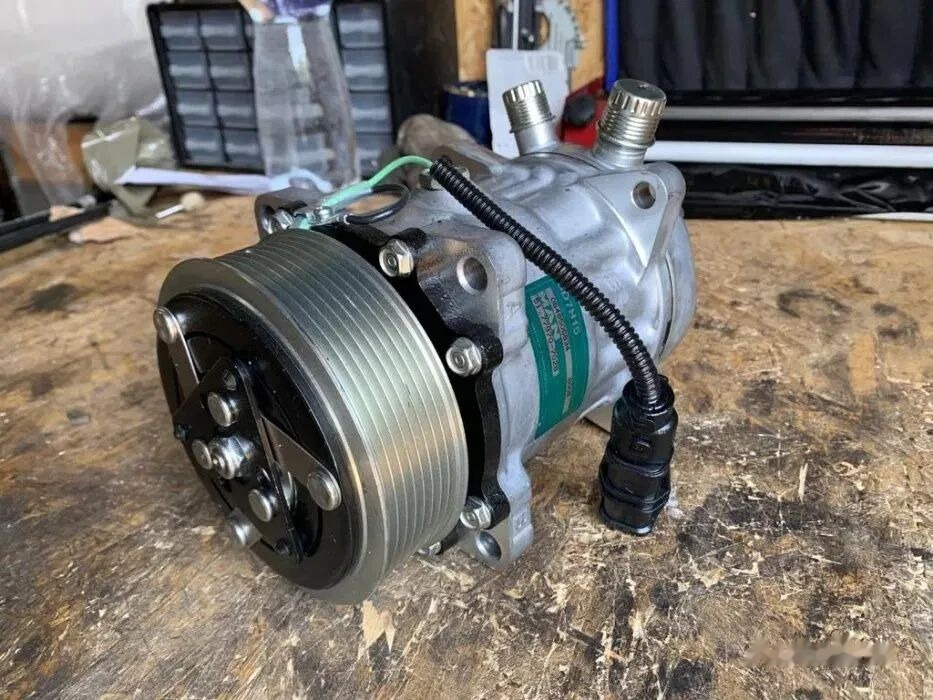 Kompresor Klimatyzacji MAN Sanden 6008 24V NOWY Oryginał Części 51.779707028 MAN - Klímakompresszor - Teherautó: 1 kép. Kompresor Klimatyzacji MAN Sanden 6008 24V NOWY Oryginał Części 51.779707028 MAN - Klímakompresszor - Teherautó: 1 kép.