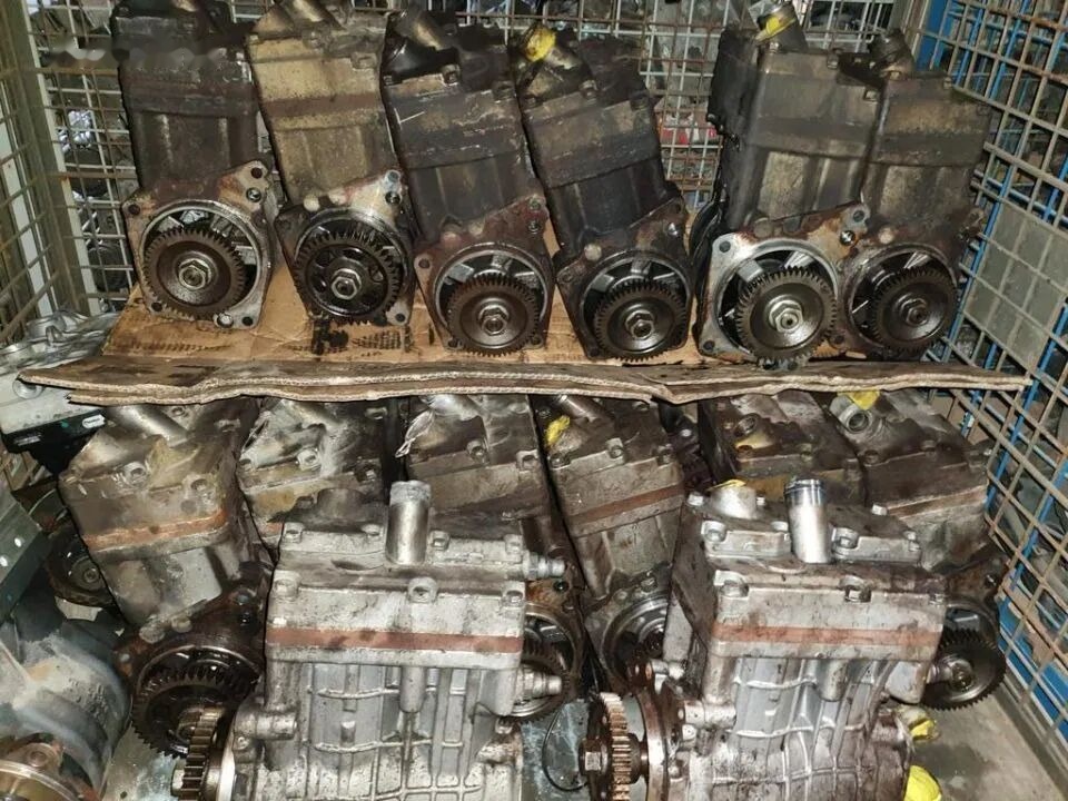 Sprężarka LP490 Mercedes Actros MP4 Voith A4711303215 - Kompresszor, sűrített levegő rendszer - Teherautó: 1 kép. Sprężarka LP490 Mercedes Actros MP4 Voith A4711303215 - Kompresszor, sűrített levegő rendszer - Teherautó: 1 kép.