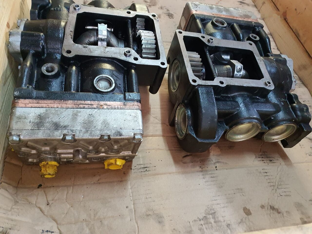 Voith 51.54100-7298 MAN Trucks truck - Kompresszor, sűrített levegő rendszer - Teherautó: 1 kép. Voith 51.54100-7298 MAN Trucks truck - Kompresszor, sűrített levegő rendszer - Teherautó: 1 kép.