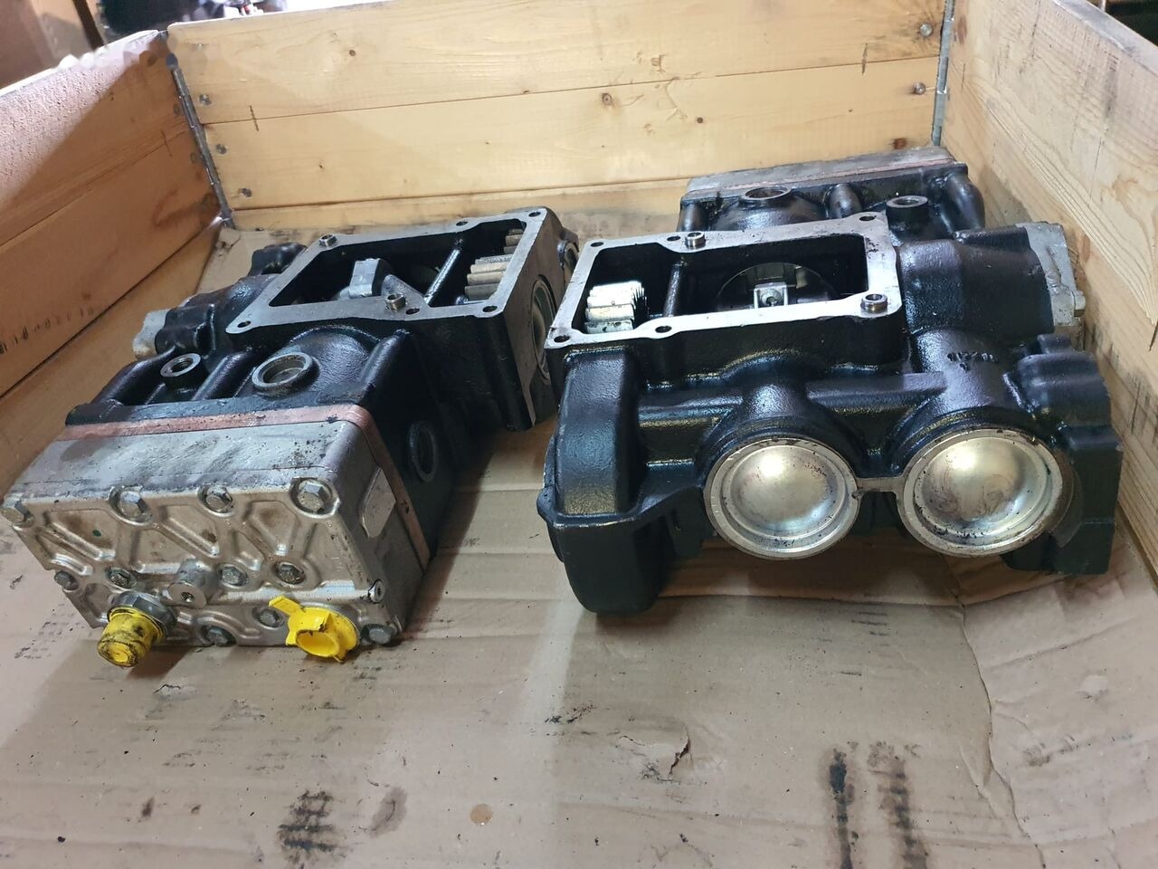 Voith 51.54100-7298 MAN Trucks truck - Kompresszor, sűrített levegő rendszer - Teherautó: 5 kép. Voith 51.54100-7298 MAN Trucks truck - Kompresszor, sűrített levegő rendszer - Teherautó: 5 kép.