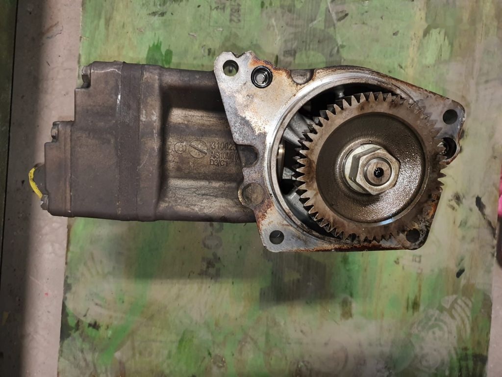 Voith LP490 A0021304215 Mercedes-Benz Actros MP4 - Kompresszor, sűrített levegő rendszer - Teherautó: 3 kép. Voith LP490 A0021304215 Mercedes-Benz Actros MP4 - Kompresszor, sűrített levegő rendszer - Teherautó: 3 kép.