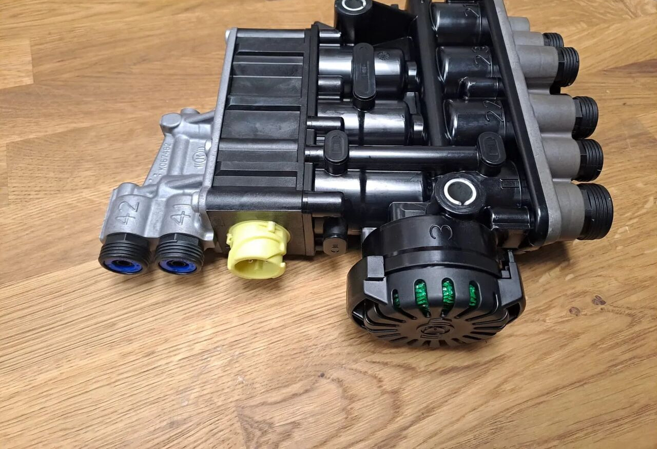 ZAWÓR ECAS K058032N00 NOWY Zawór Sterujący Poduszek Knorr Bremse K058032N00 - Fékszelep - Teherautó: 3 kép. ZAWÓR ECAS K058032N00 NOWY Zawór Sterujący Poduszek Knorr Bremse K058032N00 - Fékszelep - Teherautó: 3 kép.