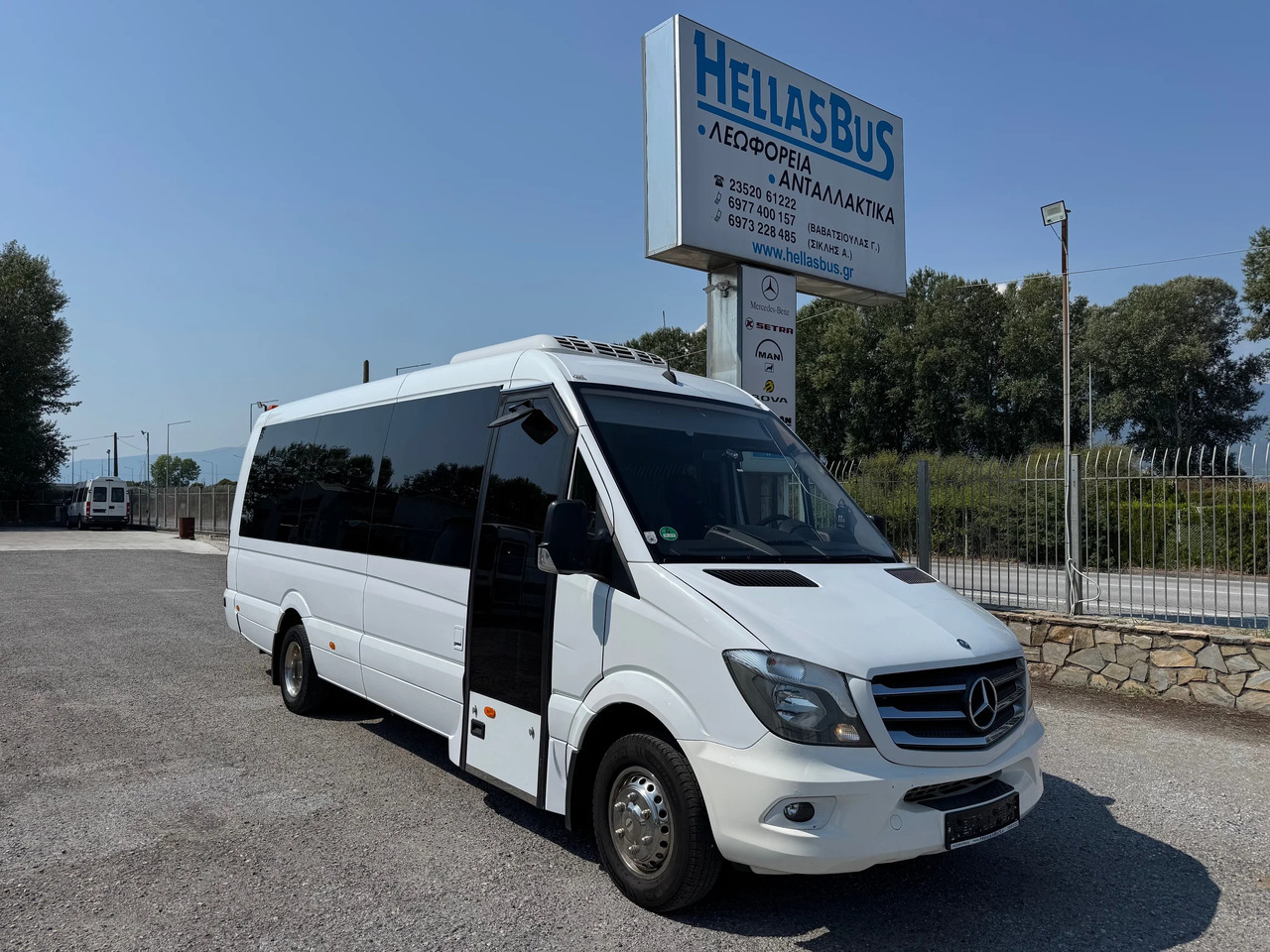 MERCEDES-BENZ SPRINTER 519 CDI - Távolsági busz: 1 kép. MERCEDES-BENZ SPRINTER 519 CDI - Távolsági busz: 1 kép.