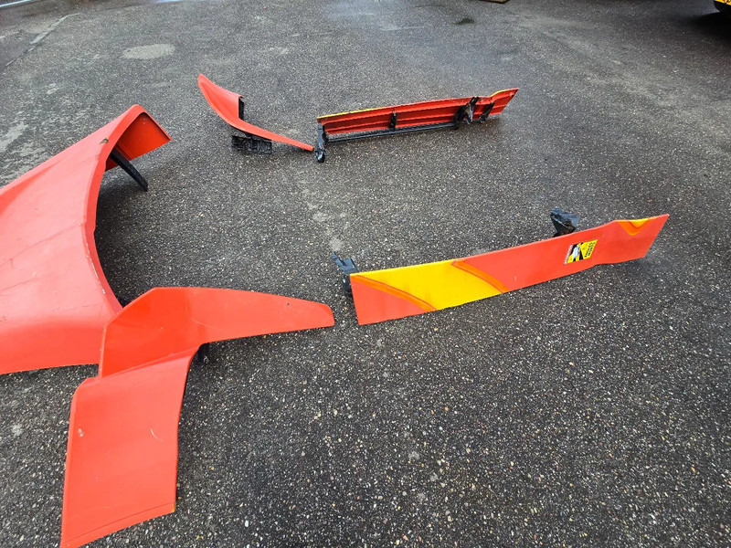 MAN TGX Spoiler - Légterelő - Teherautó: 1 kép. MAN TGX Spoiler - Légterelő - Teherautó: 1 kép.