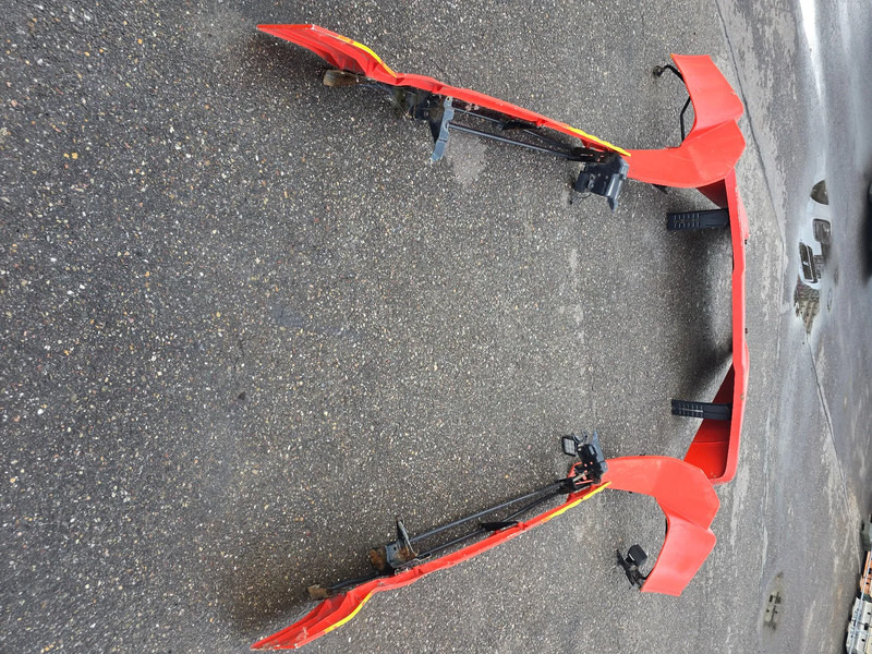 MAN TGX Spoiler - Légterelő - Teherautó: 3 kép. MAN TGX Spoiler - Légterelő - Teherautó: 3 kép.