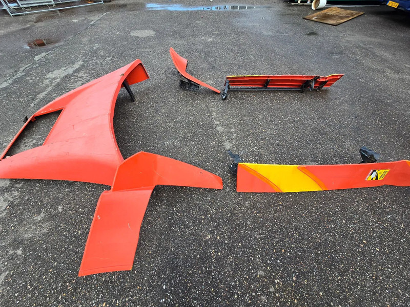 MAN TGX Spoiler - Légterelő - Teherautó: 2 kép. MAN TGX Spoiler - Légterelő - Teherautó: 2 kép.