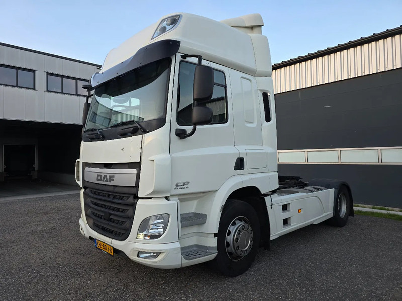 DAF CF Super Space Cabin - Nyergesvontató: 3 kép. DAF CF Super Space Cabin - Nyergesvontató: 3 kép.