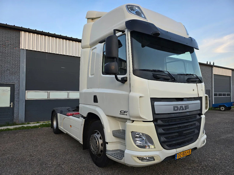 DAF CF Super Space Cabin - Nyergesvontató: 2 kép. DAF CF Super Space Cabin - Nyergesvontató: 2 kép.
