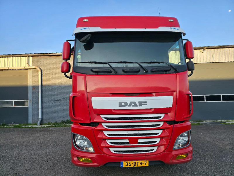 DAF XF 440 Euro 6 2015 - Nyergesvontató: 2 kép. DAF XF 440 Euro 6 2015 - Nyergesvontató: 2 kép.