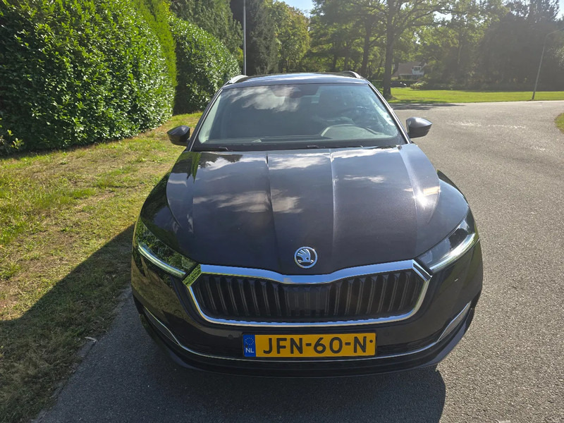Škoda Octavia Combi 1.0 Benzine - Autó: 2 kép. Škoda Octavia Combi 1.0 Benzine - Autó: 2 kép.