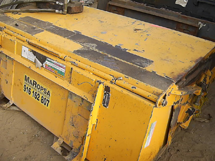 Implemento barredora Bobcat Sweeper 60 - Ferde seprő - Mini homlokrakodó: 1 kép. Implemento barredora Bobcat Sweeper 60 - Ferde seprő - Mini homlokrakodó: 1 kép.
