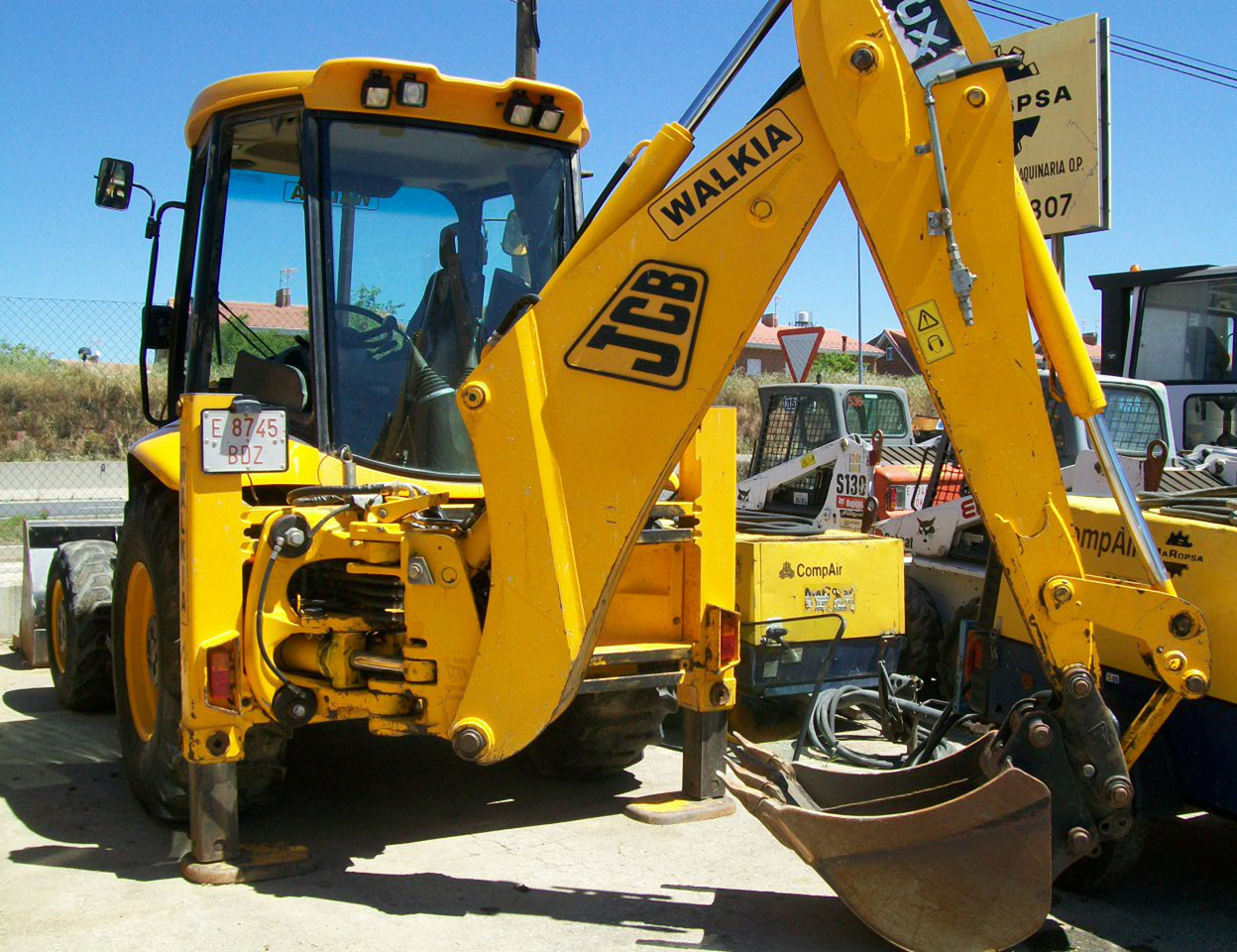 Pala Mixta JCB 3CX 4T - Kotrórakodó: 1 kép. Pala Mixta JCB 3CX 4T - Kotrórakodó: 1 kép.