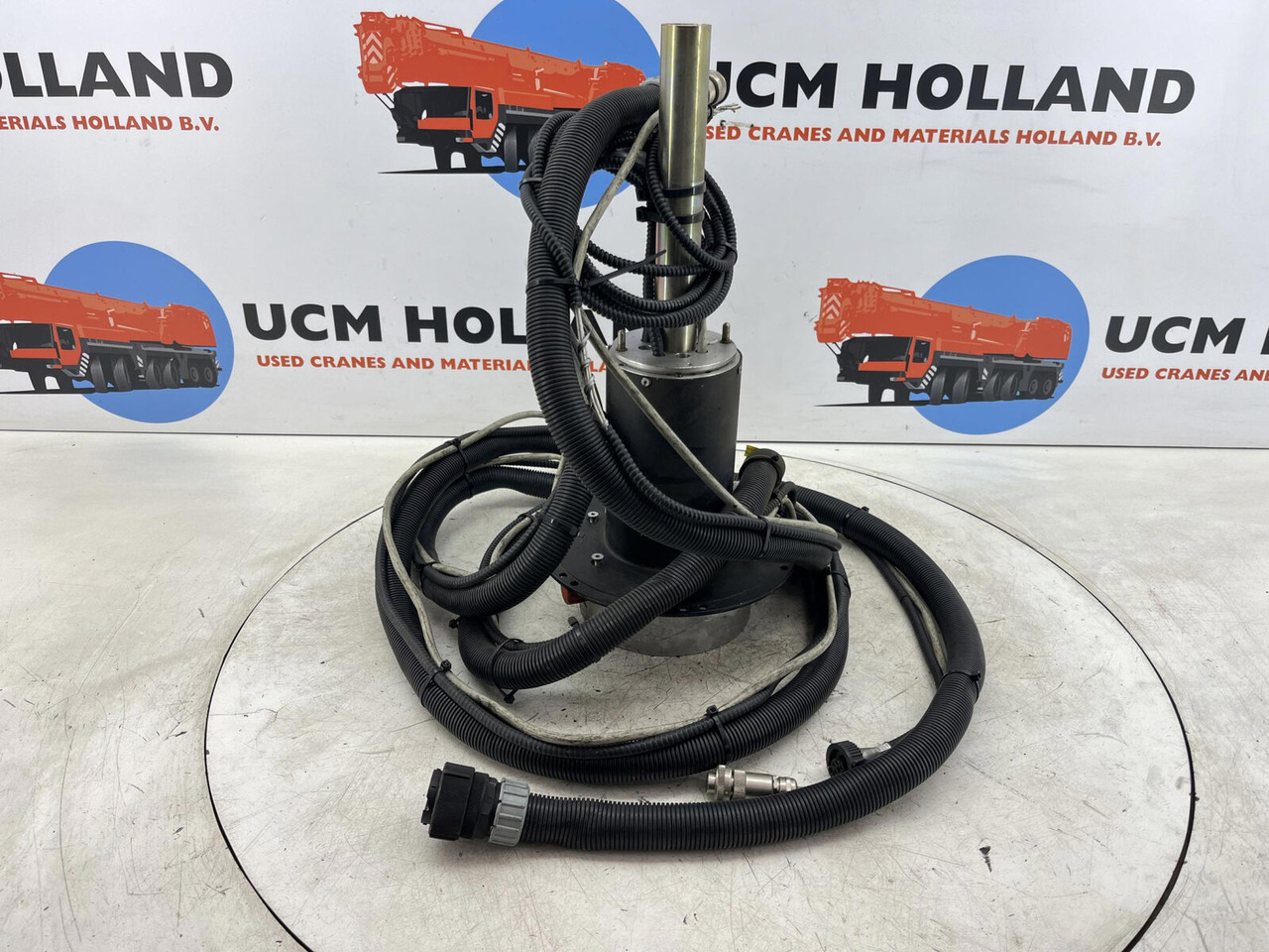 Terex AC slip ring assy - Alkatrész - Daru: 1 kép. Terex AC slip ring assy - Alkatrész - Daru: 1 kép.