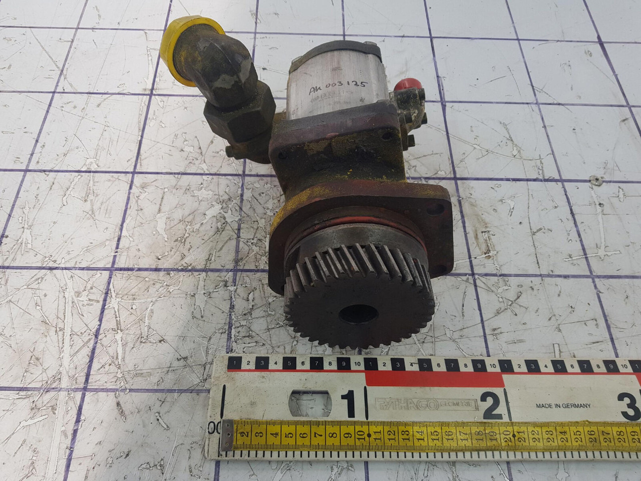 Bosch PTO with Bosch gear pump - Hidraulikus szivattyú - Daru: 1 kép. Bosch PTO with Bosch gear pump - Hidraulikus szivattyú - Daru: 1 kép.