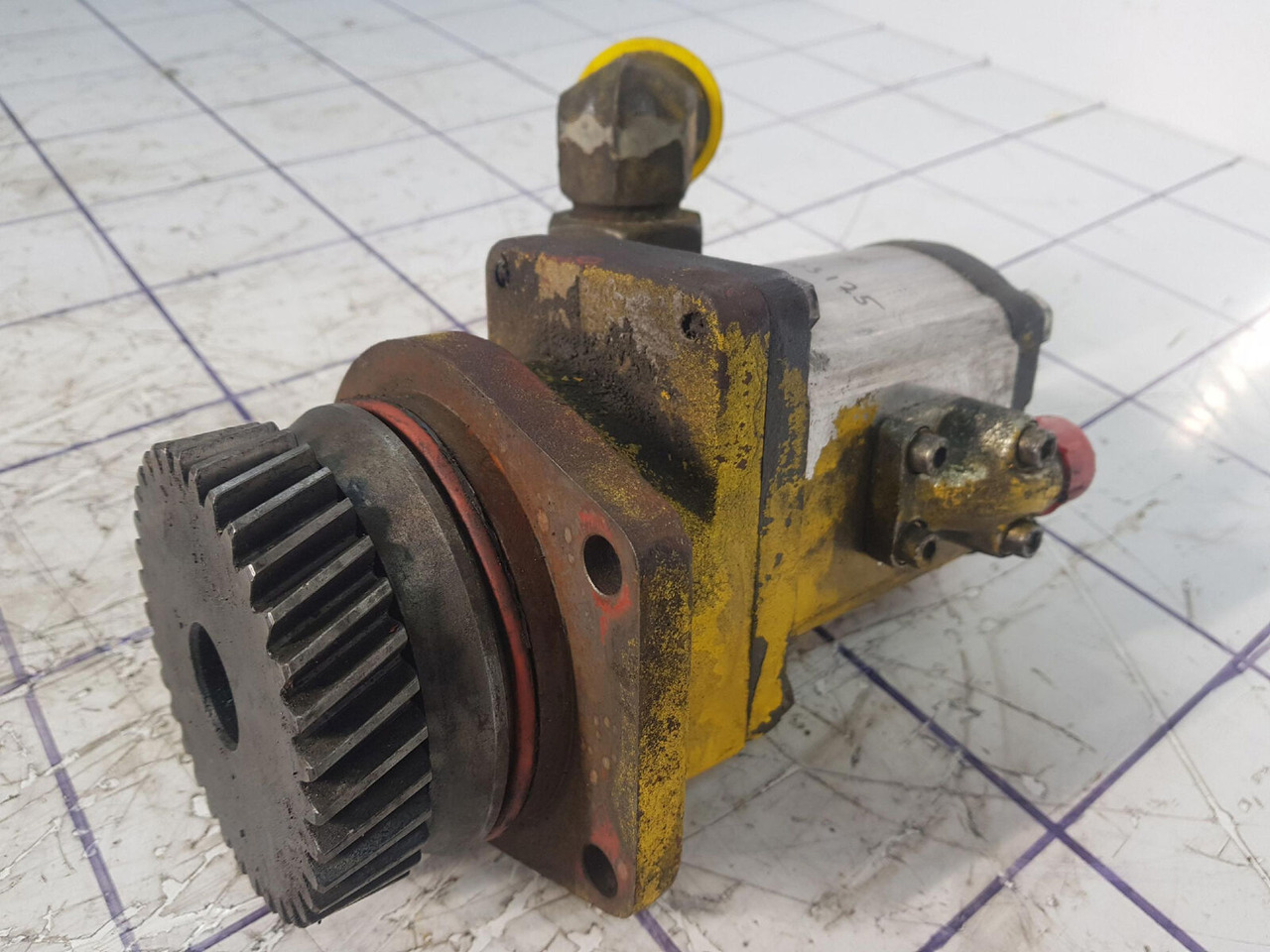 Bosch PTO with Bosch gear pump - Hidraulikus szivattyú - Daru: 2 kép. Bosch PTO with Bosch gear pump - Hidraulikus szivattyú - Daru: 2 kép.