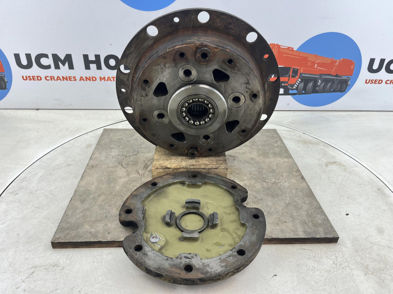 FAUN HK 40 planetary gear 27-18-65-24-4pl-H64-24 - Véglehajtás - Autódaru: 1 kép. FAUN HK 40 planetary gear 27-18-65-24-4pl-H64-24 - Véglehajtás - Autódaru: 1 kép.