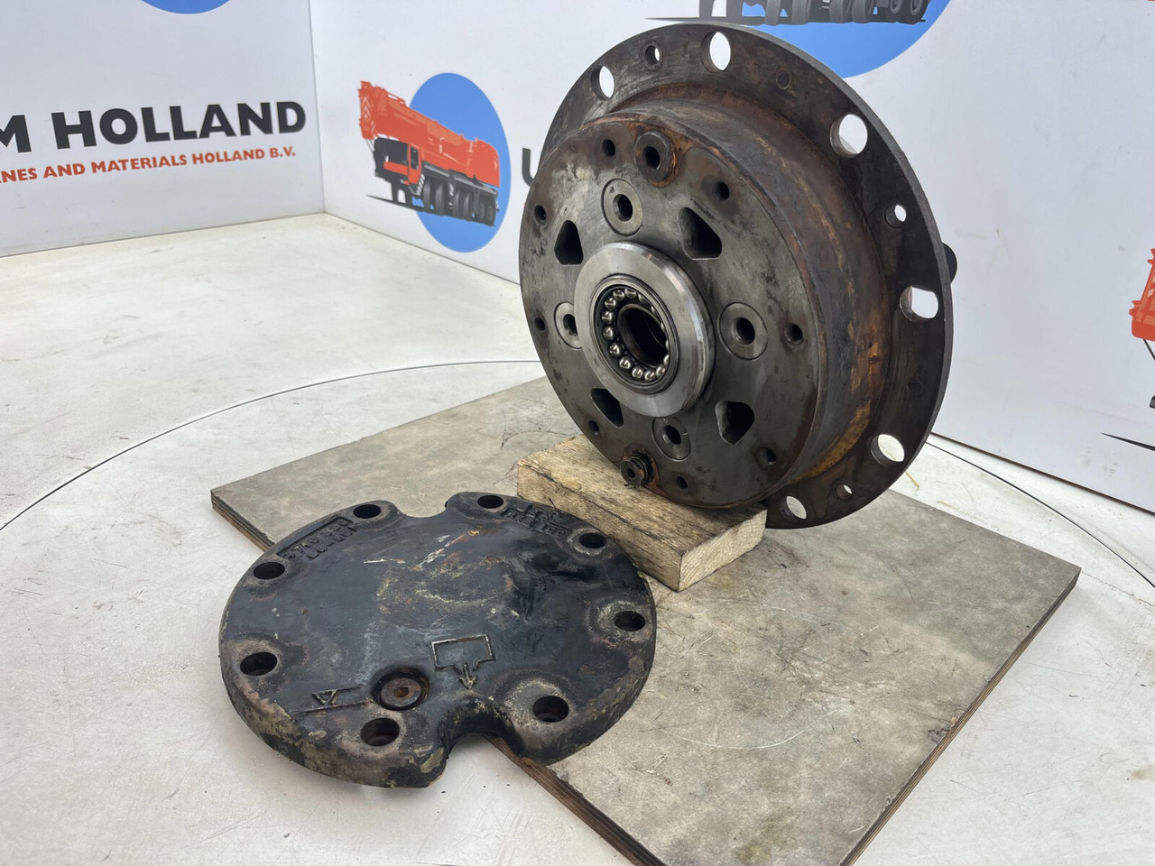 FAUN HK 40 planetary gear 27-18-65-24-4pl-H64-24 - Véglehajtás - Autódaru: 2 kép. FAUN HK 40 planetary gear 27-18-65-24-4pl-H64-24 - Véglehajtás - Autódaru: 2 kép.