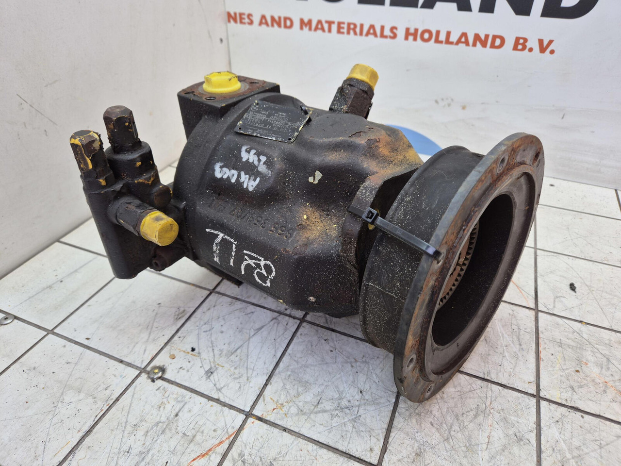 FAUN Tadano-Faun ATF 60-4 pump - Hidraulikus szivattyú - Autódaru: 1 kép. FAUN Tadano-Faun ATF 60-4 pump - Hidraulikus szivattyú - Autódaru: 1 kép.