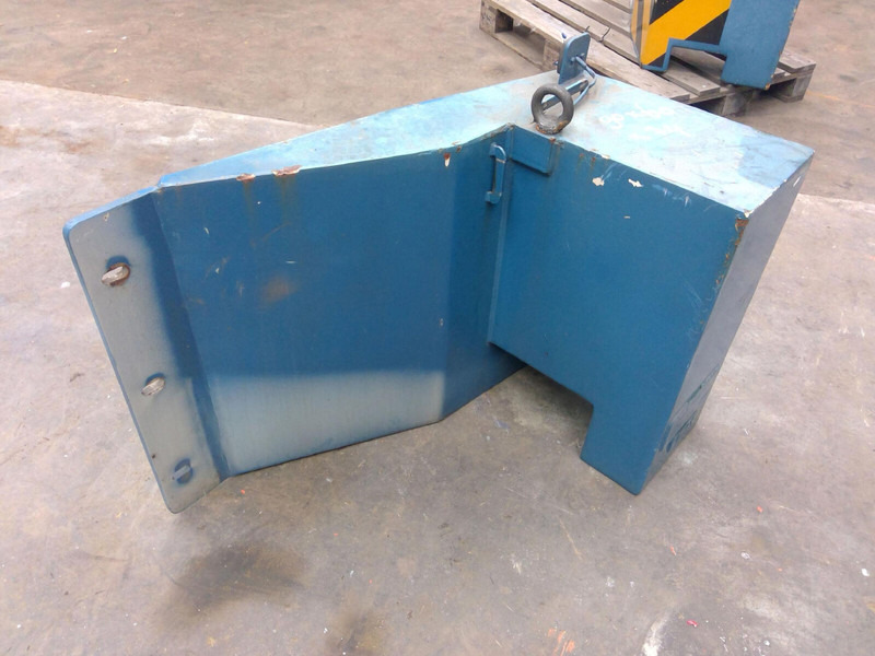 Faun ATF 40G-2 counterweight 0,7 ton left side - Ellensúly - Építőipari gépek: 3 kép. Faun ATF 40G-2 counterweight 0,7 ton left side - Ellensúly - Építőipari gépek: 3 kép.