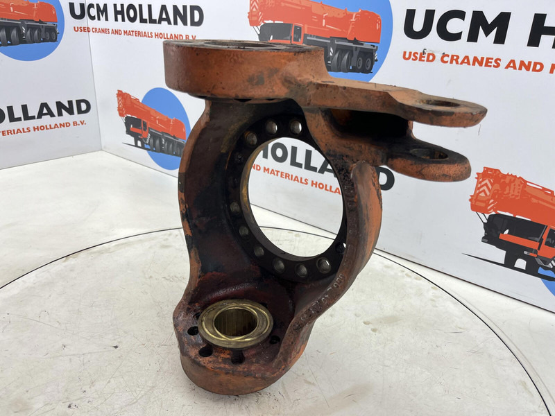 Faun RTF 50 Steering knuckle 16 holes axle 3 right - Csonkállvány: 4 kép. Faun RTF 50 Steering knuckle 16 holes axle 3 right - Csonkállvány: 4 kép.